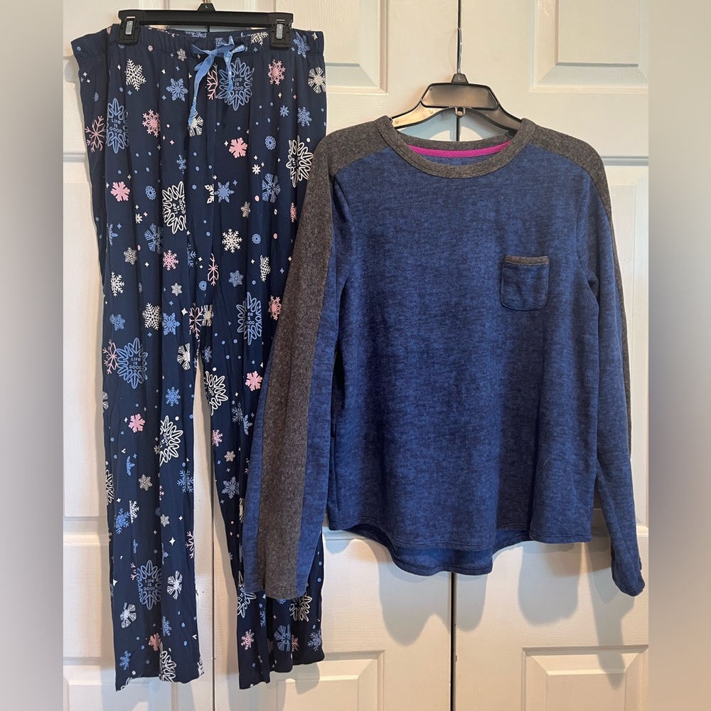 2 Pc PJ Set❄️ Life is Good Blue Snowflake❄️ Pants & Soft, Fleece Blue & Gray Top
